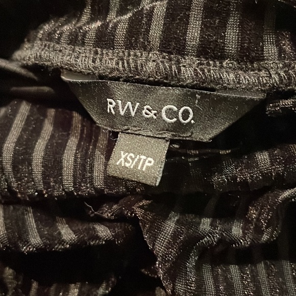 Black mock turtleneck, RW&Co. – size XS - Picture 4 of 6